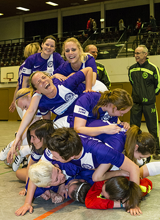 Siegesjubel beim Hallenfußball